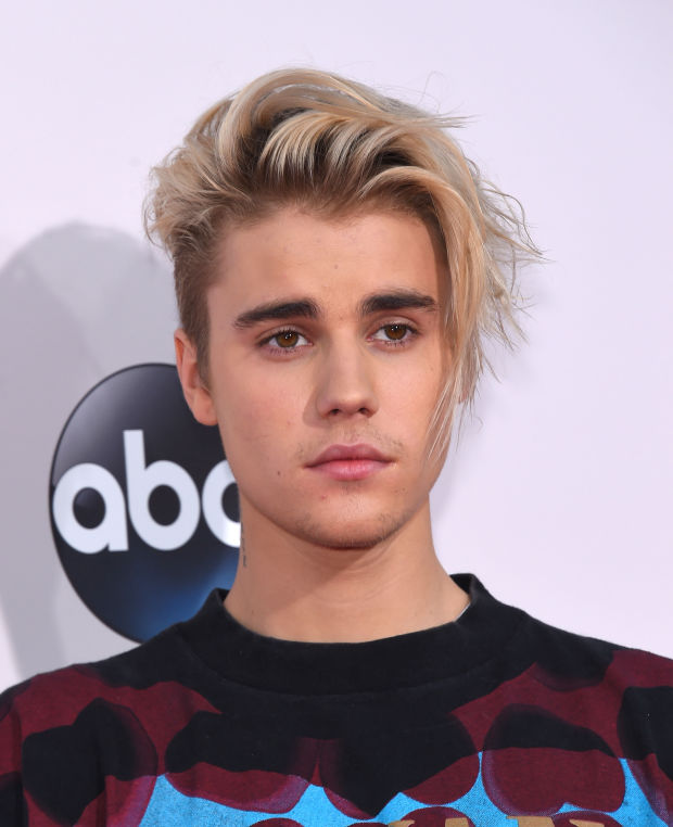 Justin Bieber sort la tondeuse, lecoloriste